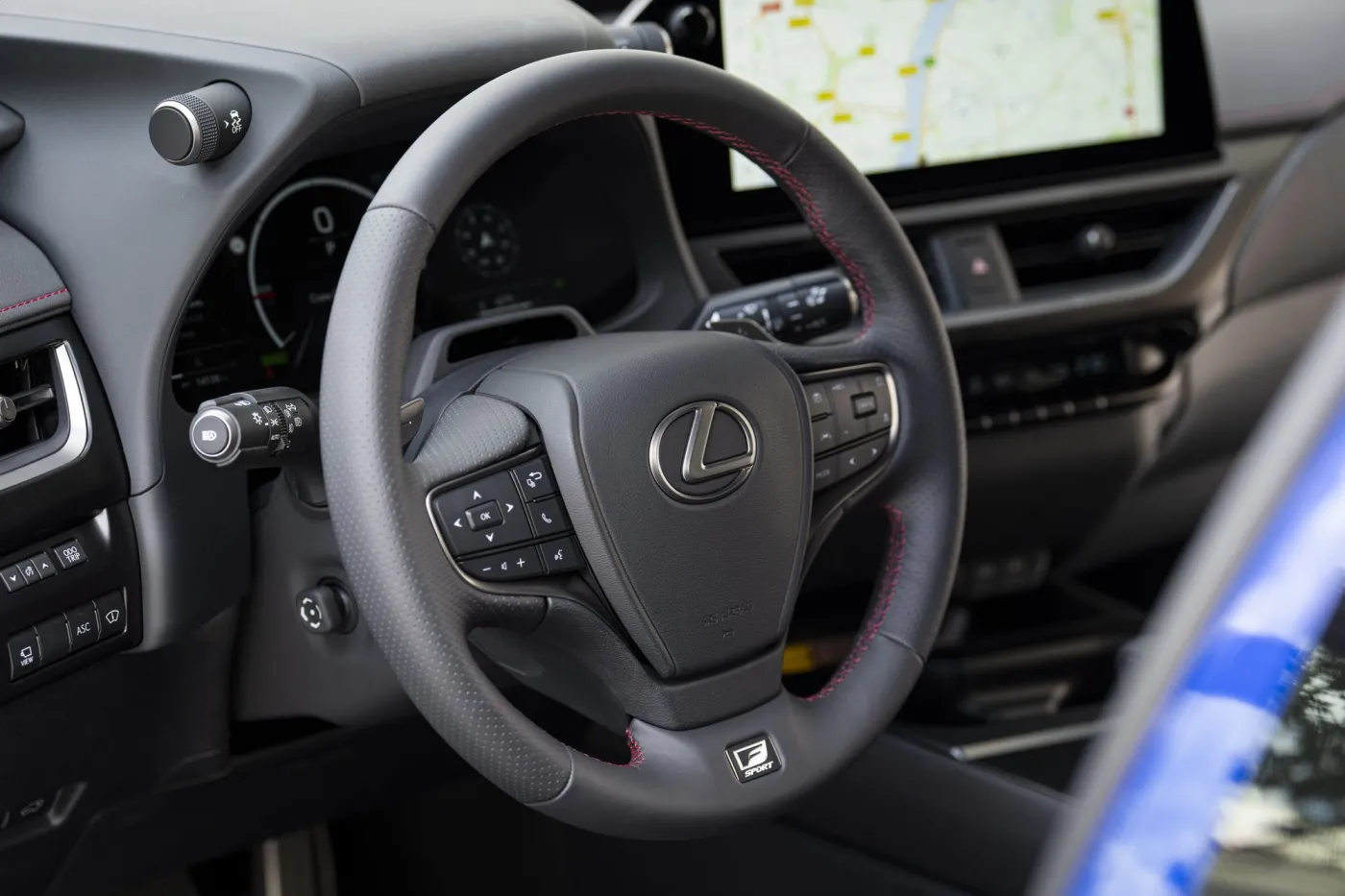 lexus-ux-300h-38230507.jpg