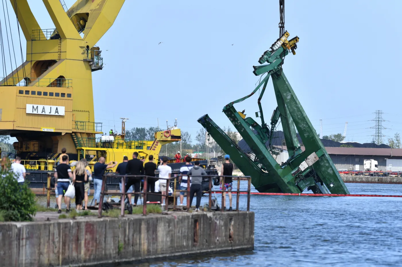 akcja podnoszenia dźwigu