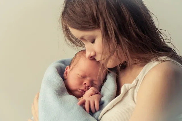 Koniec z urlopem macierzyńskim. Oświadczenie ministerstwa jest zaskakujące