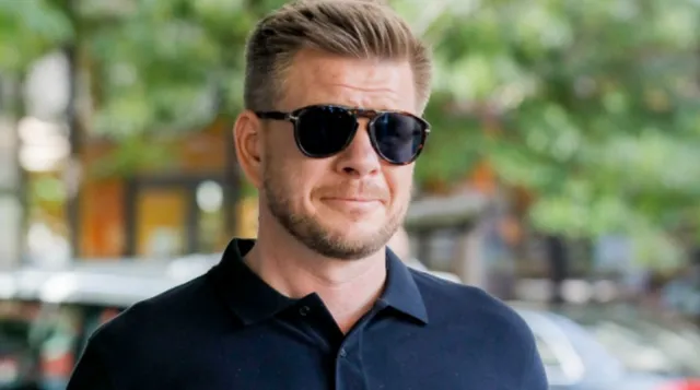 Filip Chajzer fotografuje się w kościele. Tak zaczyna każdy dzień