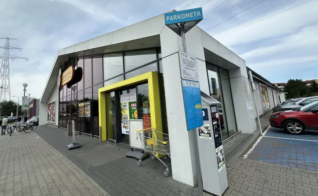 Wielkie zmiany na parkingach Biedronki. Kierowcy zaskoczeni rewolucją