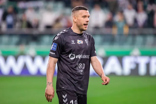 Lukas Podolski w tarapatach. Piłkarzowi Górnika grozi grzywna