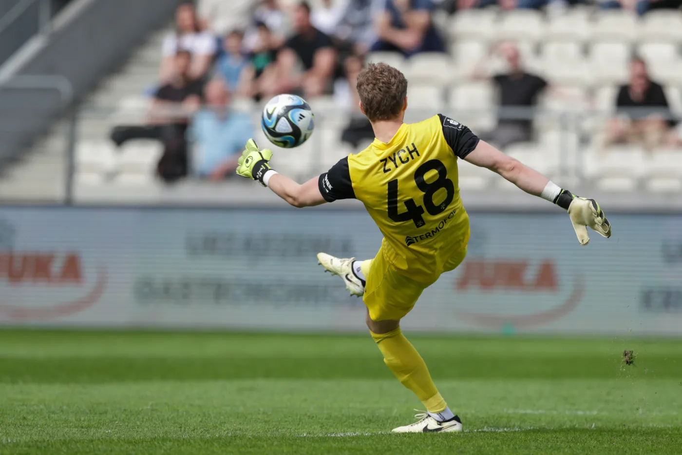 Arsenal Londyn zainteresowany transferem Polaka. Jeszcze niedawno grał w Puszczy Niepołomice