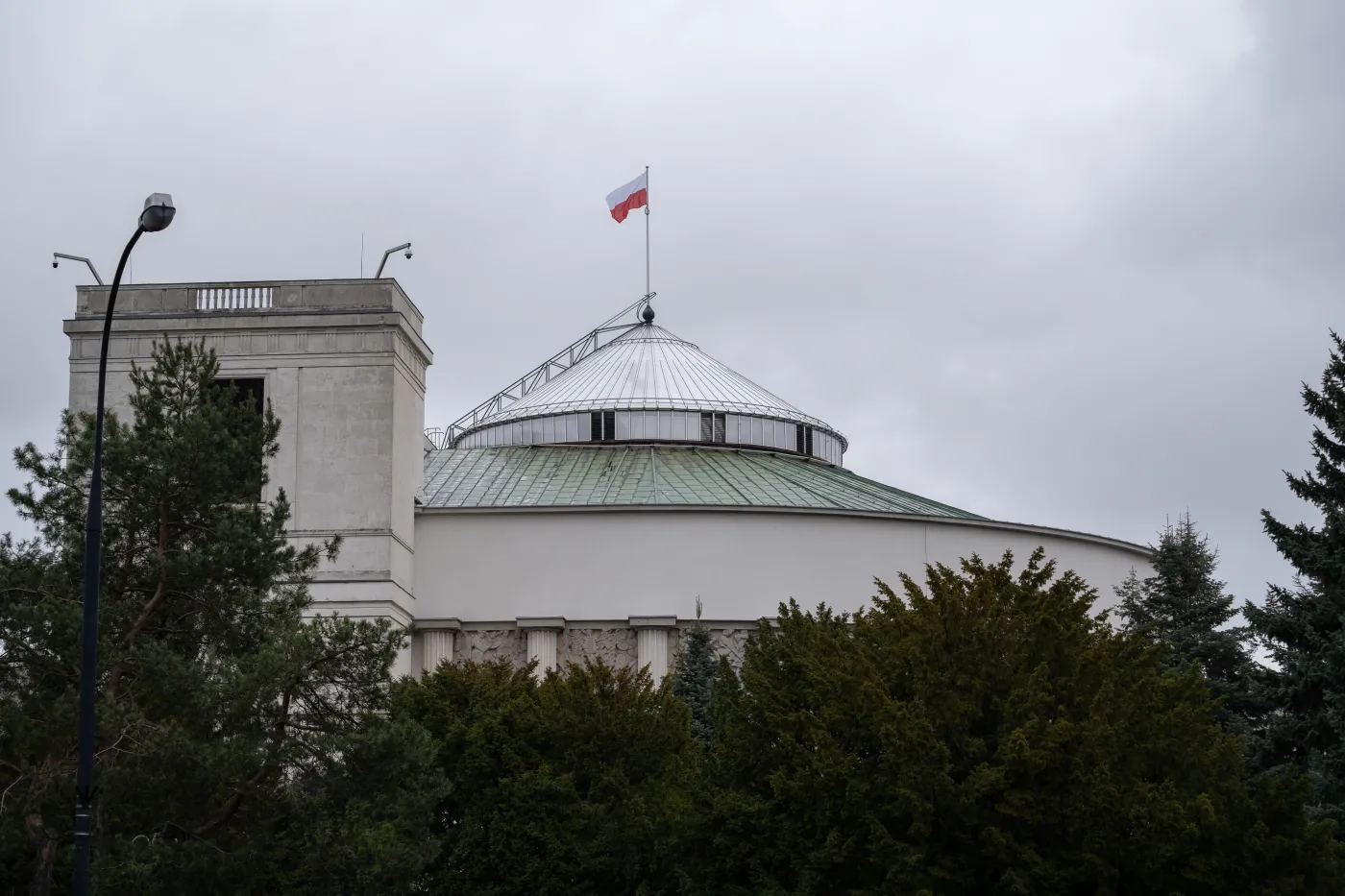 Poparcie dla PiS zaczyna słabnąć. Partia Kaczyńskiego z wynikiem poniżej 30 proc.