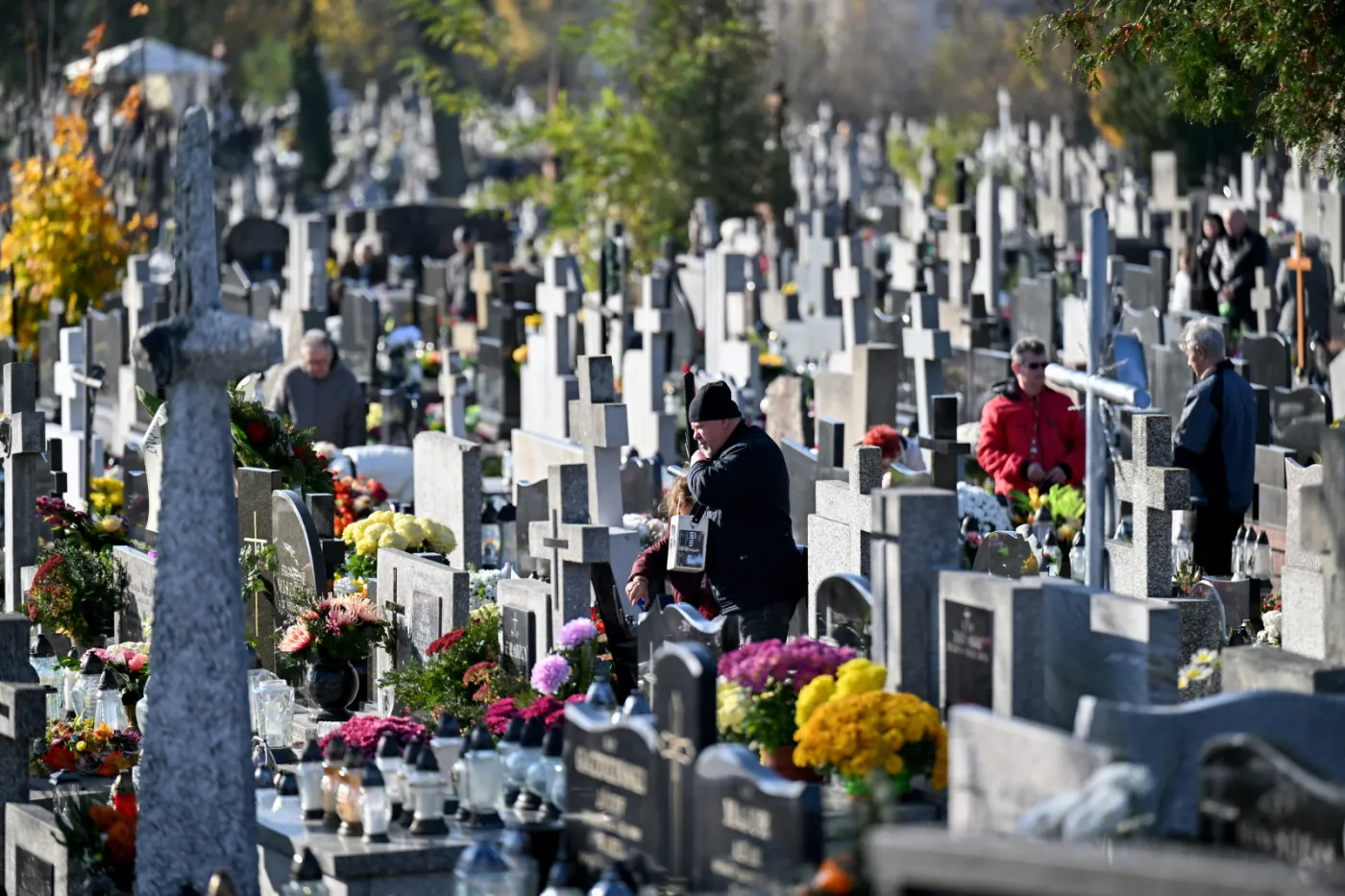 Wydano ostrzeżenie ws. wizyt na cmentarzach
