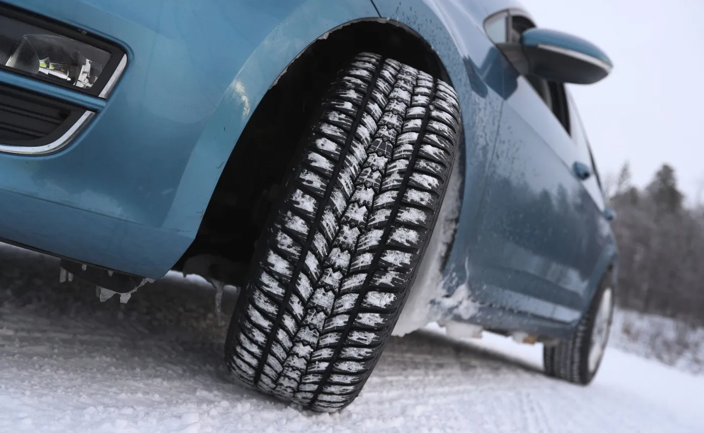 Jedziesz za granicę? W tych krajach za brak zimówek grożą kary