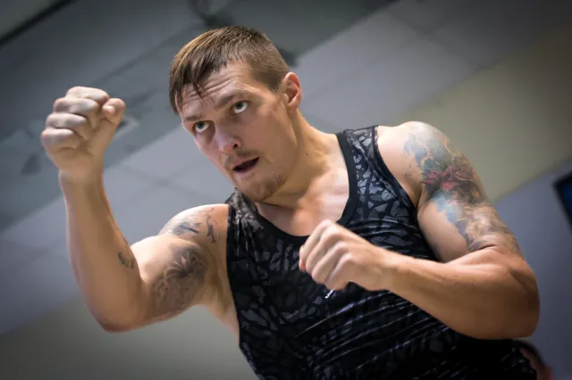 Ołeksandr Usyk dał 100 tysięcy dolarów ukraińskiemu bokserowi. Zobacz, za co