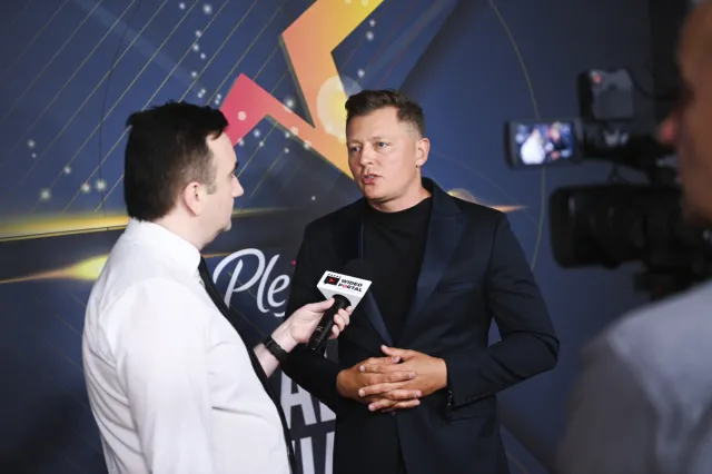 Zaskakujące informacje od Rafała Brzozowskiego. Jest luksusowo i płacą w dolarach [WIDEO]