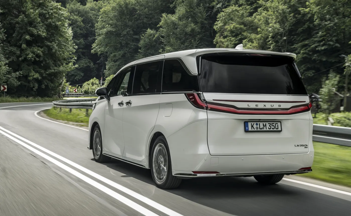 lexus-lm-350h-37949505.jpg