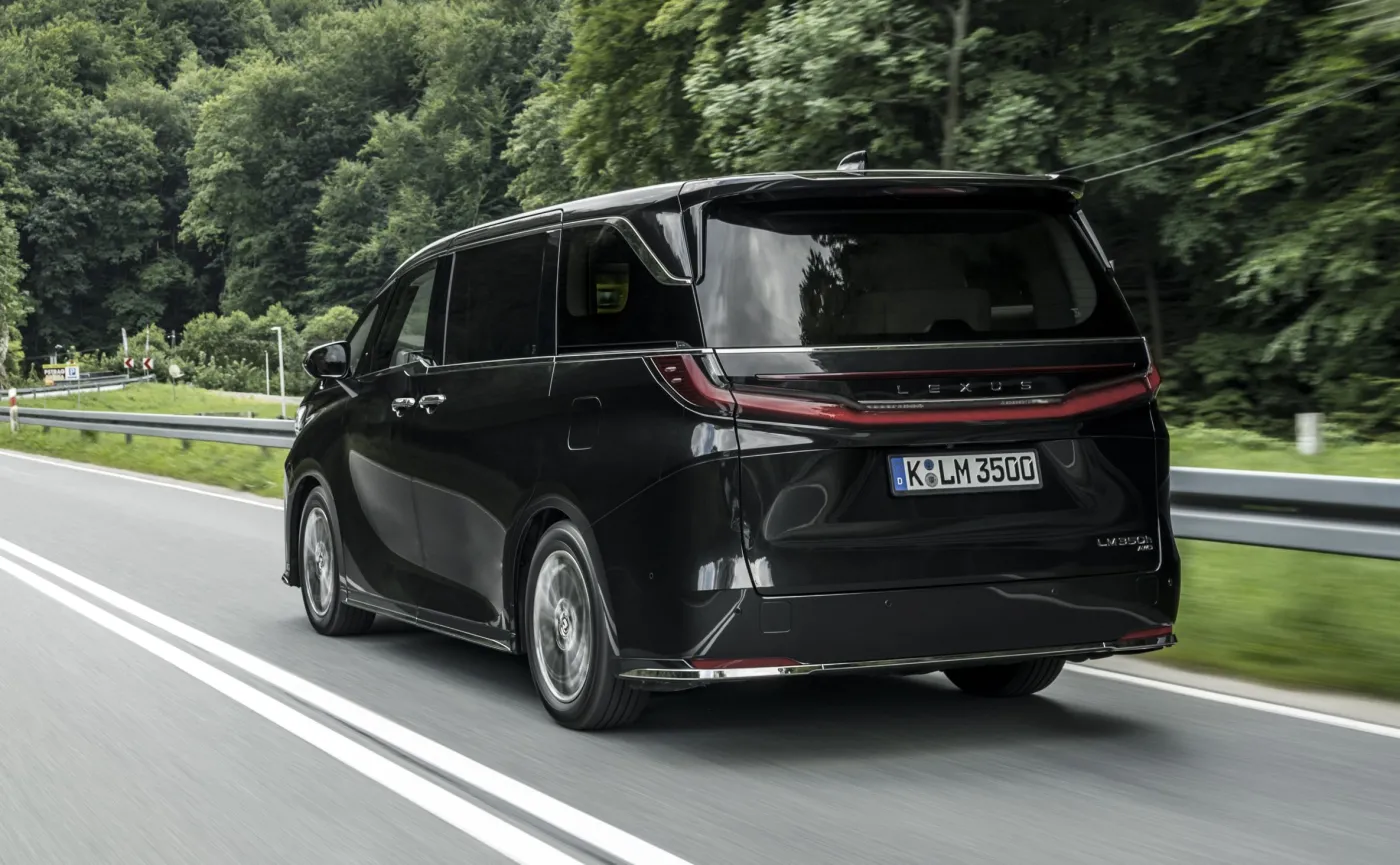 lexus-lm-350h-37949585.jpg
