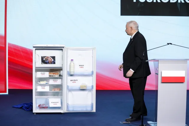 Lodówka na konferencji PiS. Czy Polacy zapłacą więcej za żywność w 2025 roku? Kaczyński ostrzega