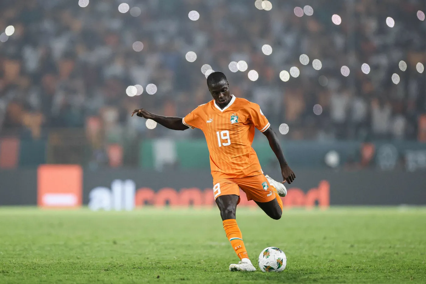 Znany piłkarz spotyka się z aktorką filmów dla dorosłych