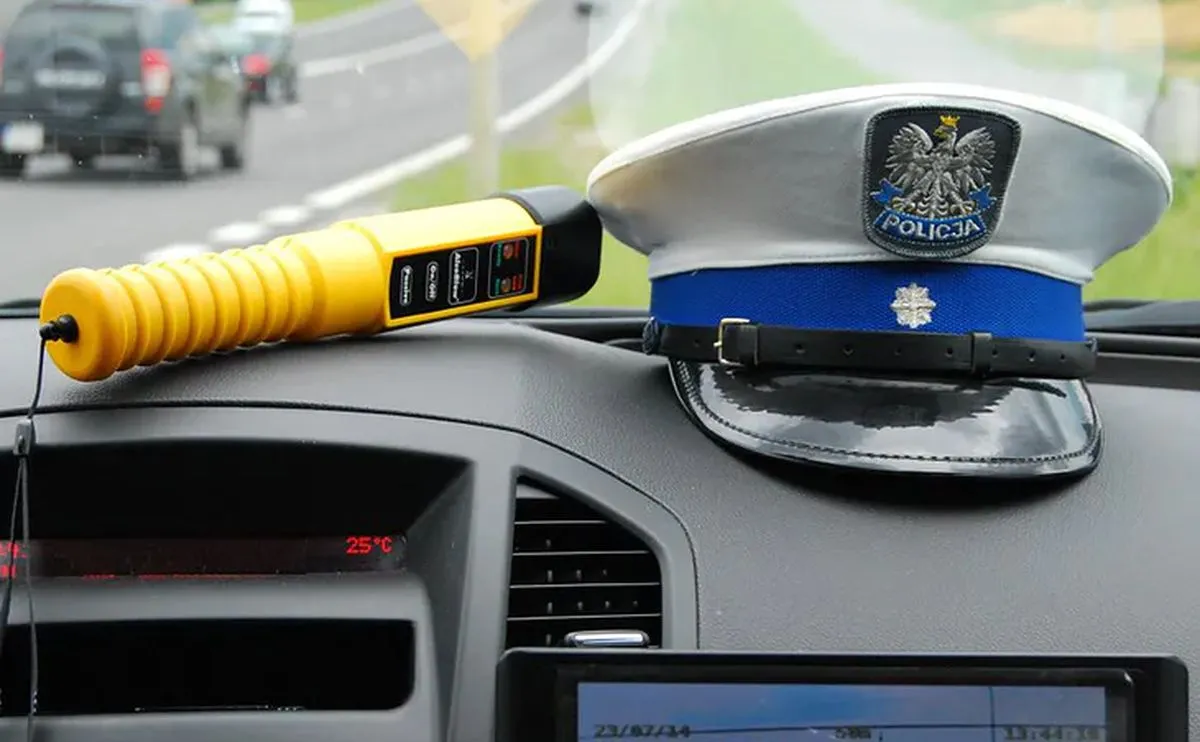 Był pijany, jechał wężykiem i miał niesprawne auto. Na szczęście jego wybryki zauważył policjant po służbie