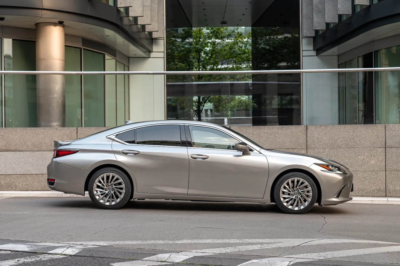 lexus-es-300h-38270961.jpg