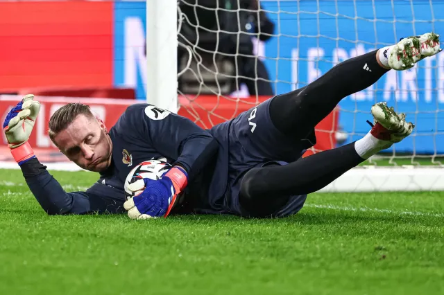 Marcin Bułka zawalił bramkę. Przez to jego drużyna straciła punkty [WIDEO]