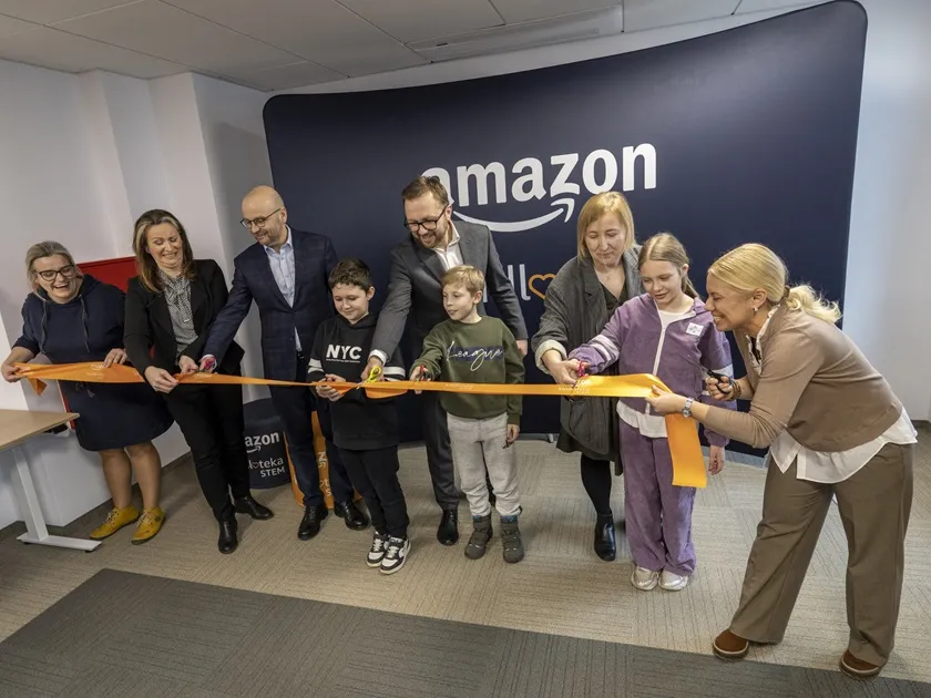 Warszawskie Laboratorium Innowacji Społecznych „Synergia” oraz Amazon otwierają pierwszą STEM Kindlotekę w Warszawie