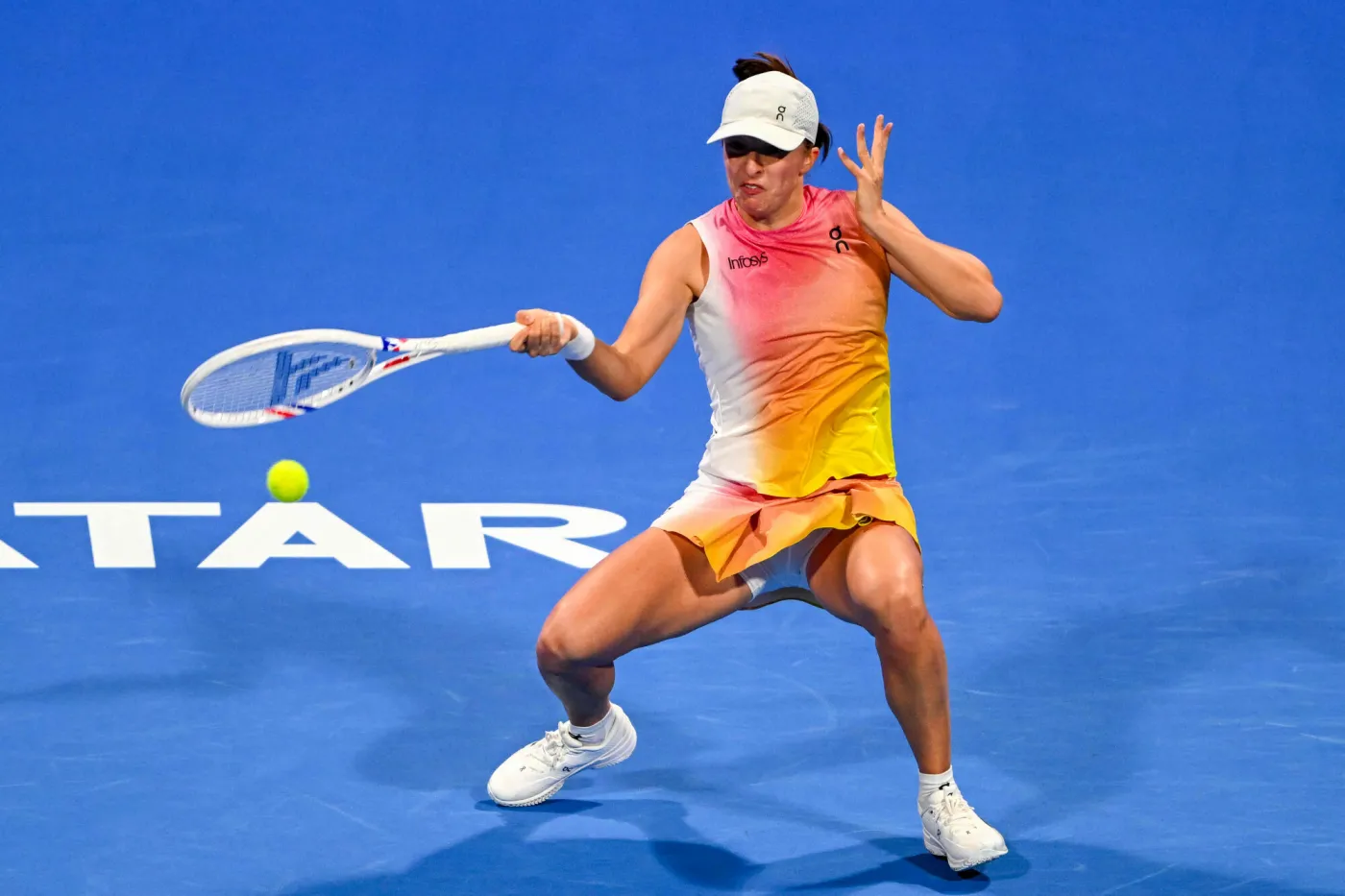 Iga Świątek w półfinale. Po kapitalnym meczu pokonała Jelenę Rybakinę