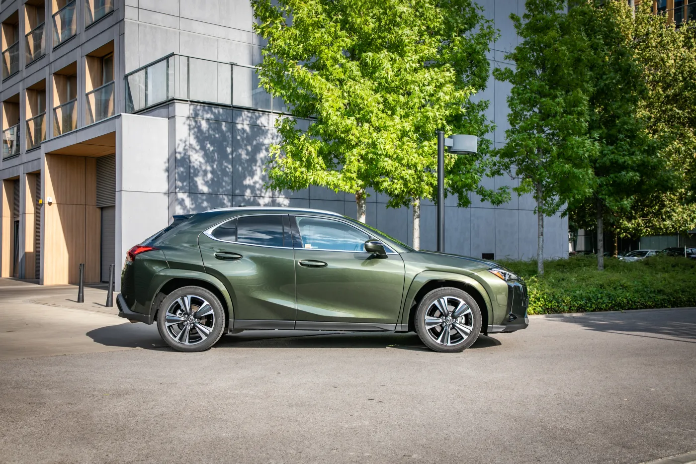 lexus-ux-300h-38417196.jpg