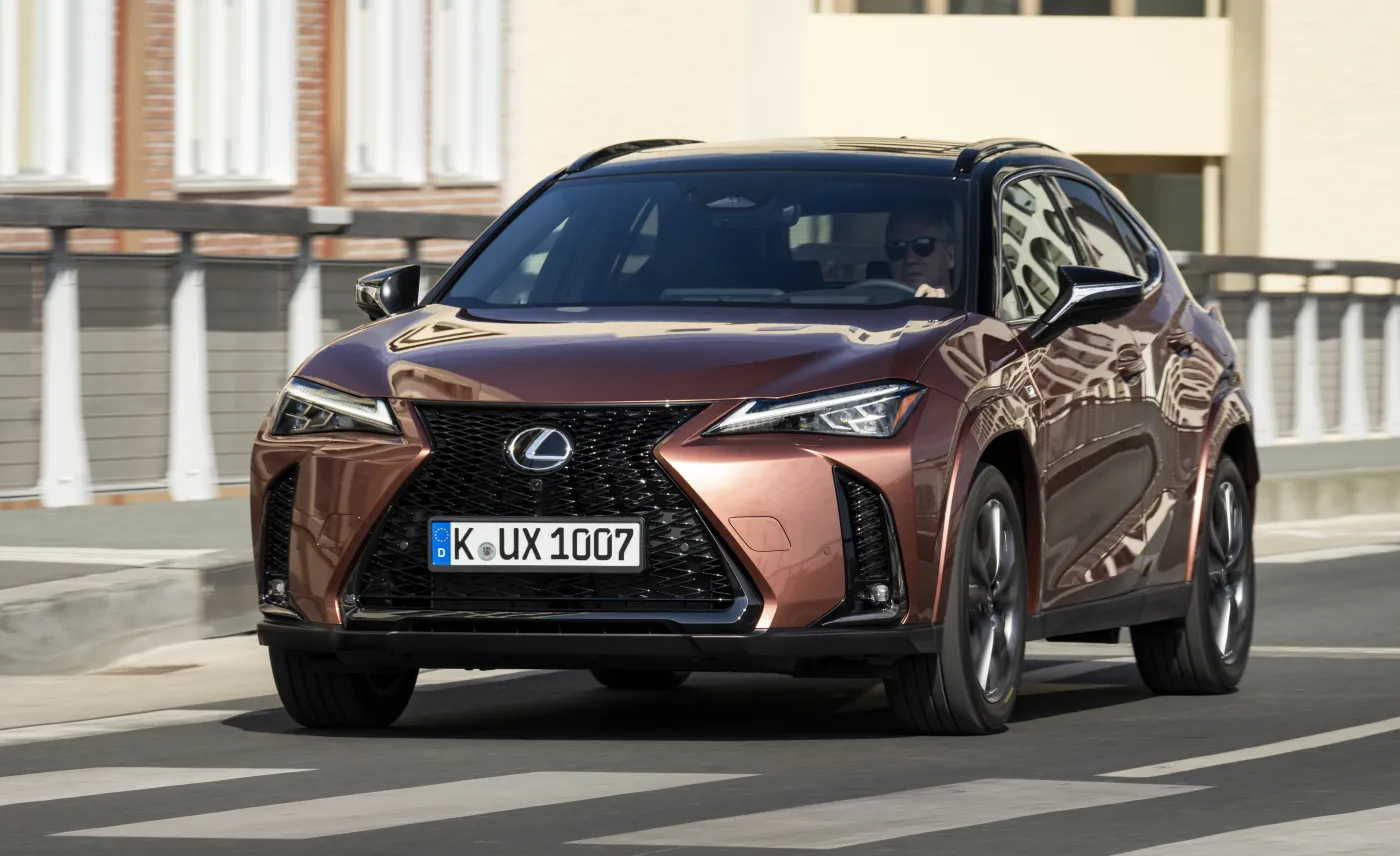 lexus-ux-300h-38340396.jpg