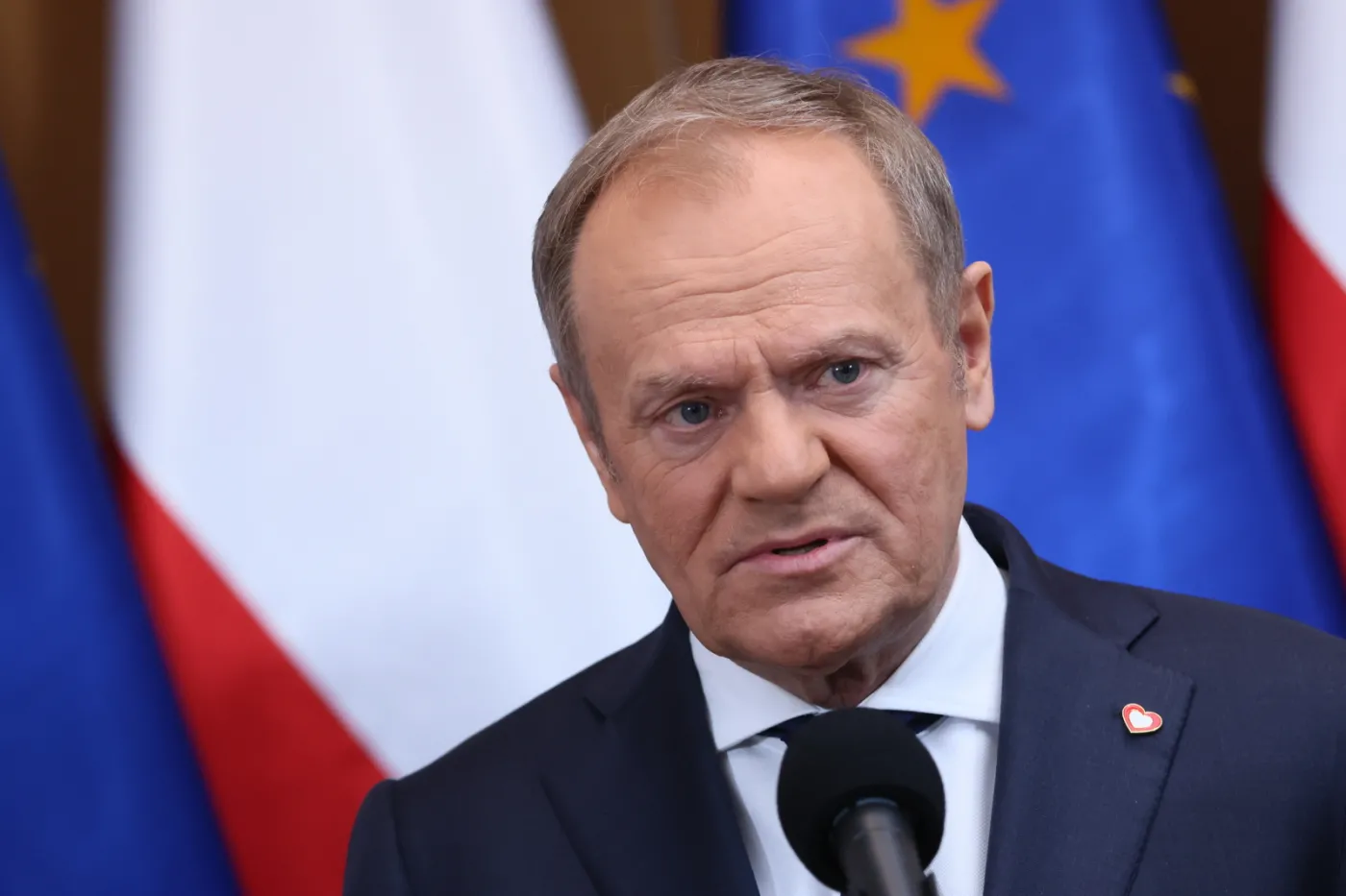 Tusk ostro o głosowaniu PiS w PE: To pachnie zdradą