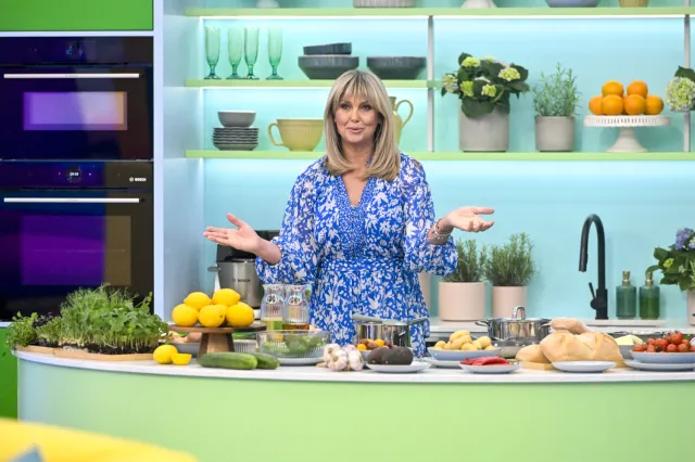 Wielkanocne potrawy u Ewy Wachowicz kosztują krocie. Tyle trzeba zapłacić za sernik