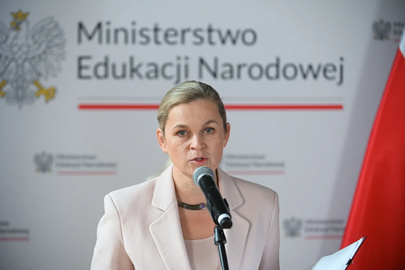 Co z wypłatą za godziny nadliczbowe nauczycieli? Barbara Nowacka zabrała głos