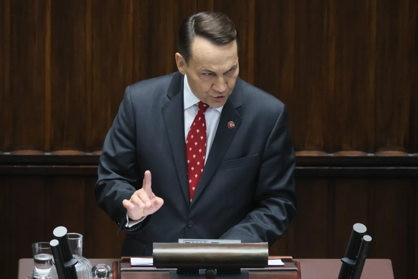 Sikorski do Rosji: Zamiast fantazjować o ponownym podbiciu Warszawy...