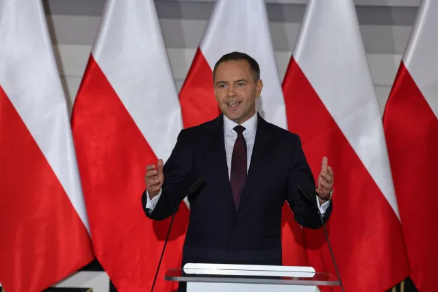 Najnowszy sondaż prezydencki po aferze z Nawrockim. Wyborcy niezrażeni?