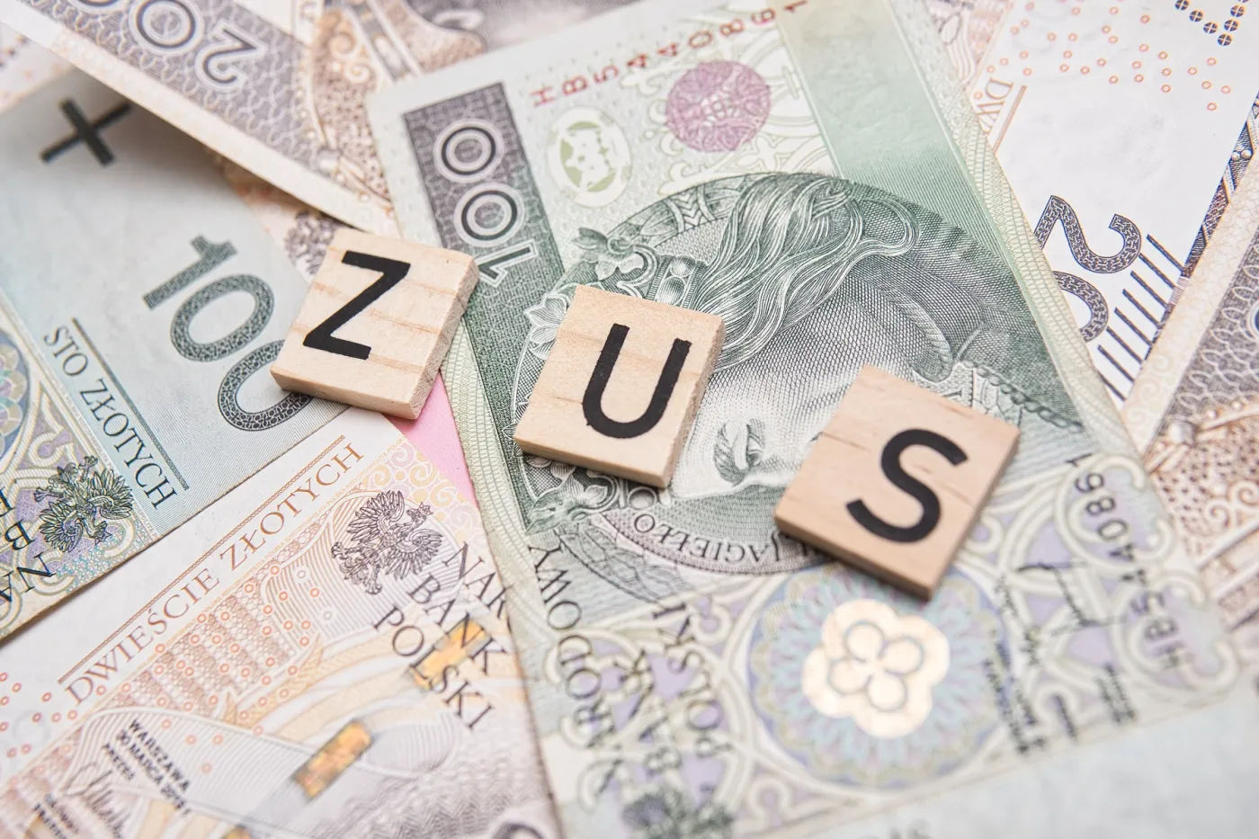 ZUS wypłaci 23 000 zł wraz z wyrównaniem za 5 miesięcy. Kto w maju otrzyma pieniądze?