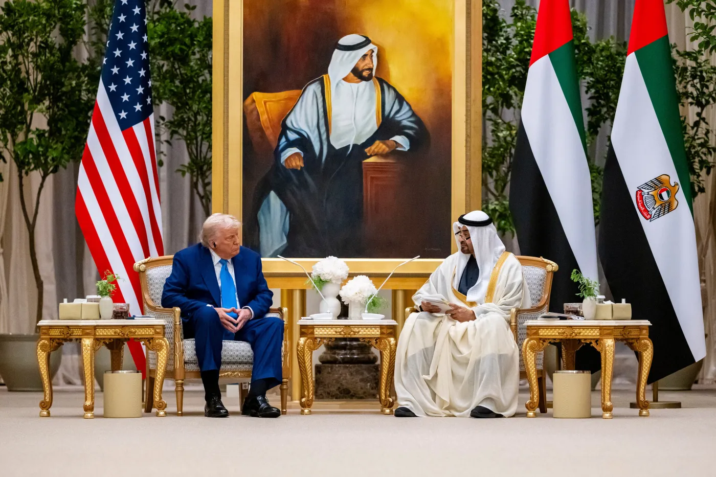 Trump zdejmuje blokady na eksport AI. ZEA dostaną czipy Nvidii. Co z Chinami?