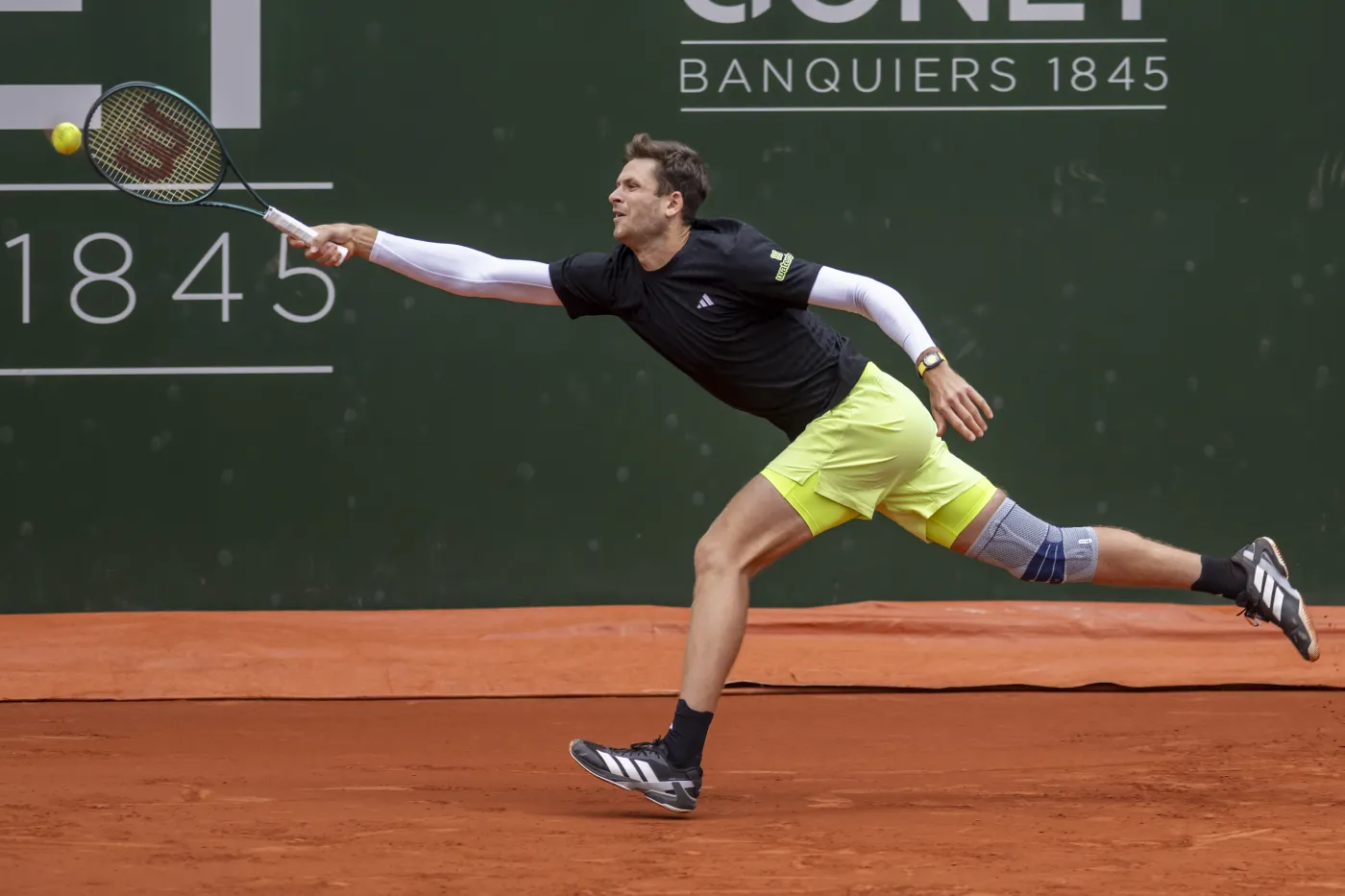 Sport w TV piątek 23 maja. Hurkacz gra o finał w Genewie, Betis kontra Valencia. Gdzie obejrzeć na żywo?