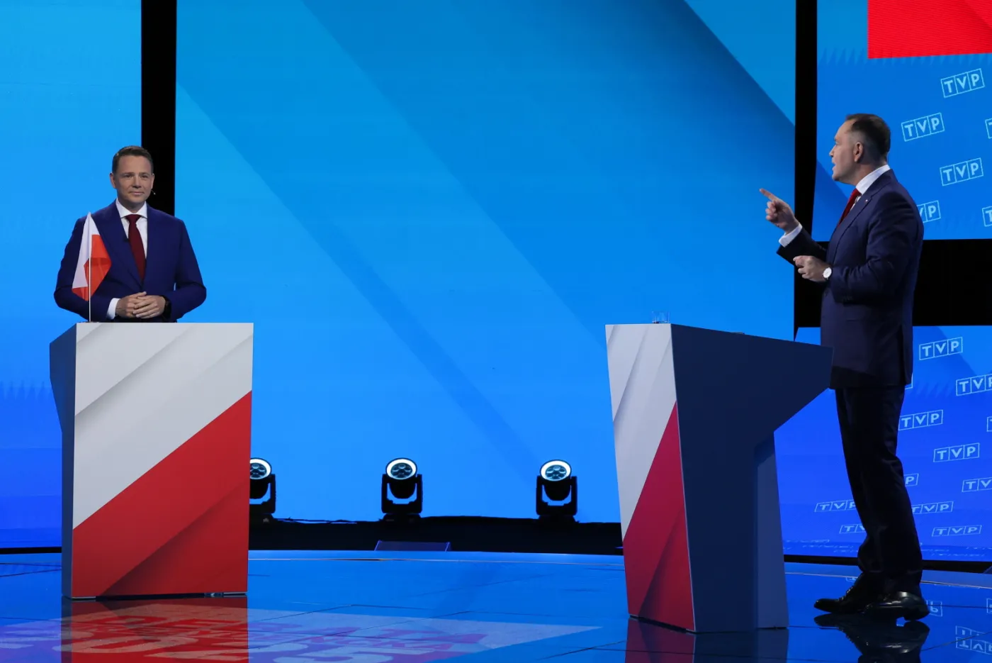 Debata prezydencka zaczęła się od spięcia. "Jest pan królikiem doświadczalnym"