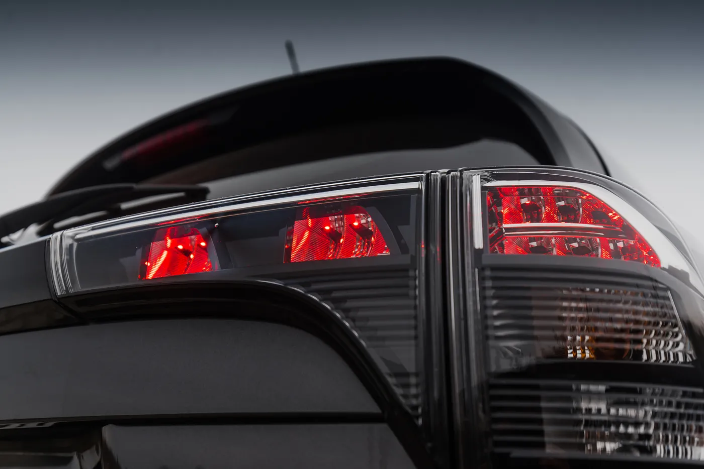 Suzuki tnie ceny o 27 000 zł. Japoński SUV spala 4,7 l na 100 km i zawstydza Chińczyków