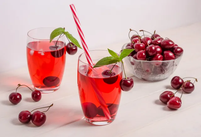 Kompot z wiśni do obiadu. Tak pyszny, jak ten, który robiła babcia