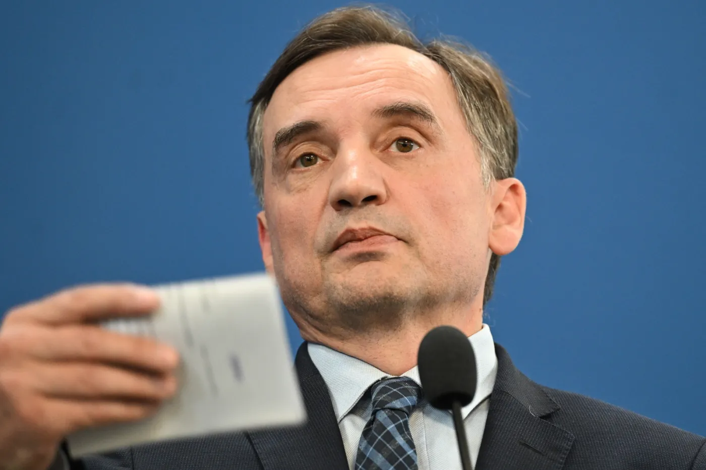 Bodnar chce siłą doprowadzić Ziobrę przed komisję. Ten zwołał konferencję i uderza w Tuska