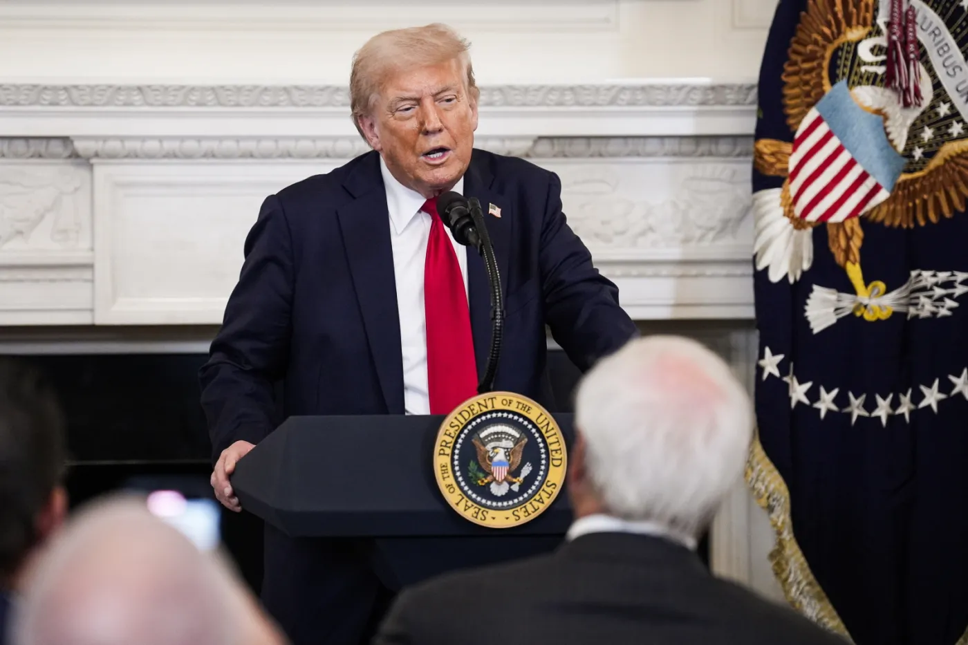 Decyzja Trumpa naprawdę pomoże Ukrainie? CNN studzi emocje