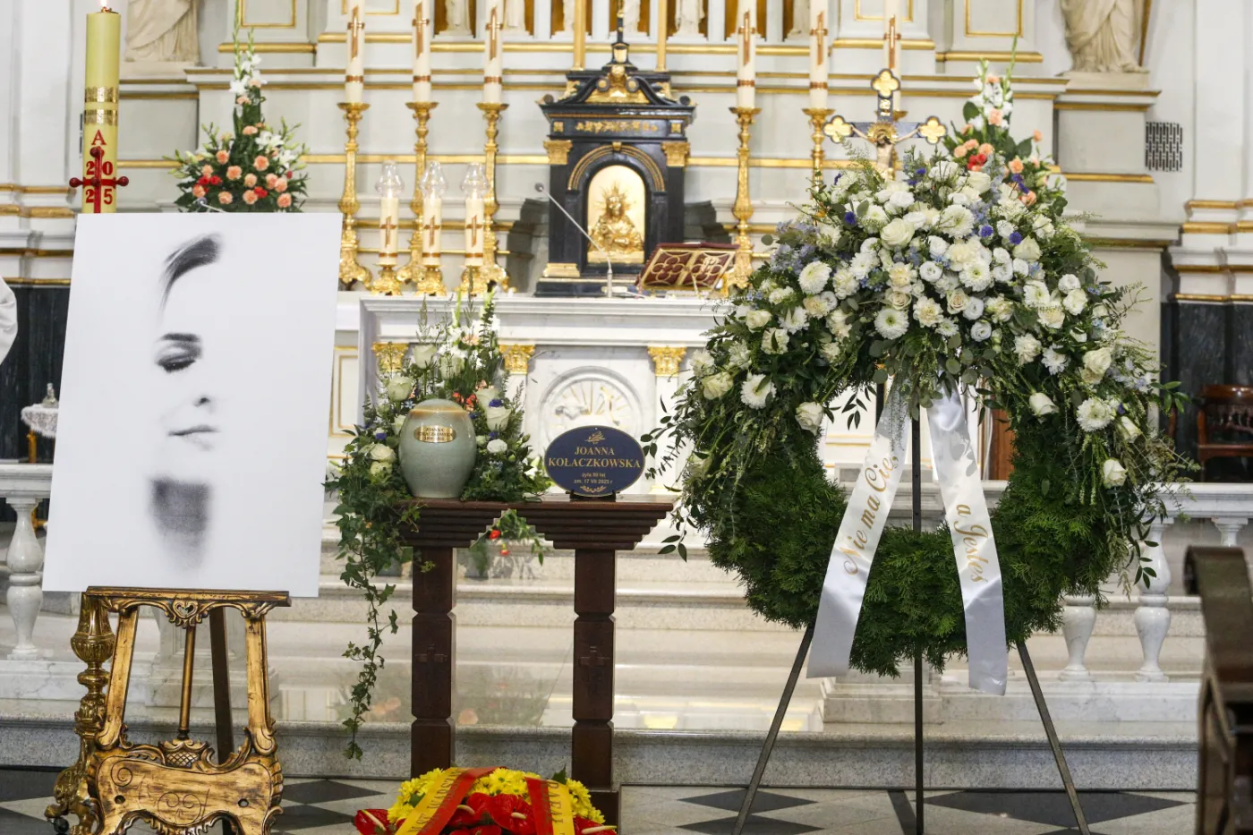 To Edyta Bartosiewicz wyznała na pogrzebie Joanny Kołaczkowskiej. "Nigdy wcześniej..."