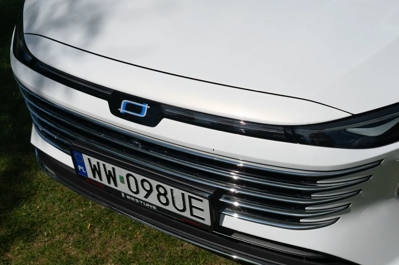 Nowa limuzyna tańsza od Skody. Ma silnik 2.0 turbo i tak wygląda. Cena?