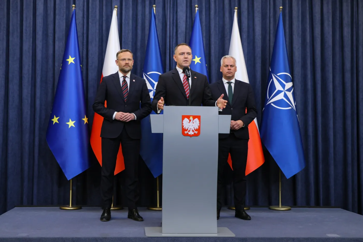 "Koszmarny i kosztowny błąd" Karola Nawrockiego. Burza po decyzji prezydenta