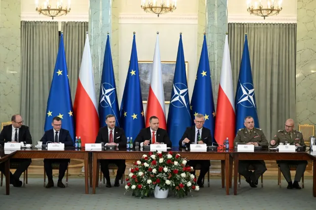 Polska uczestnikiem wojny hybrydowej. Prezydent Nawrocki na RBN wzywa do zwiększenia wydatków na obronność