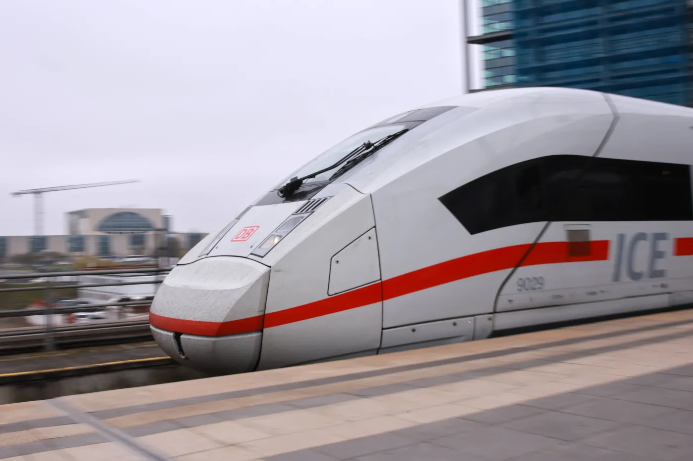 "Der Spiegel" dotarł do wewnętrznych dokumentów. Zdumiewający powód odwoływania pociągów w Niemczech