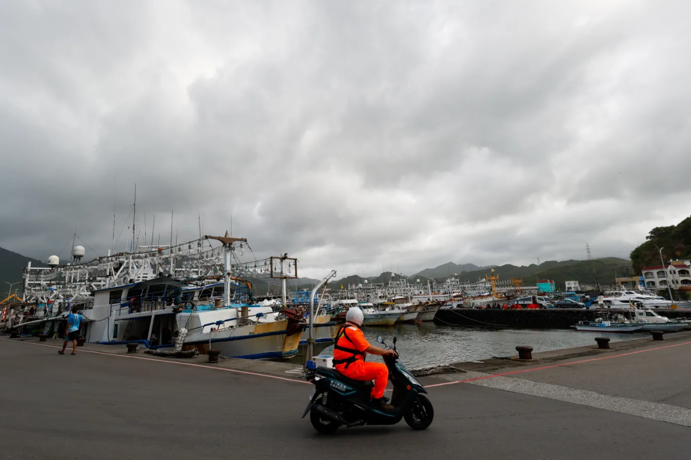 Nadciąga supertajfun Ragasa. Rozpoczęły się masowe ewakuacje