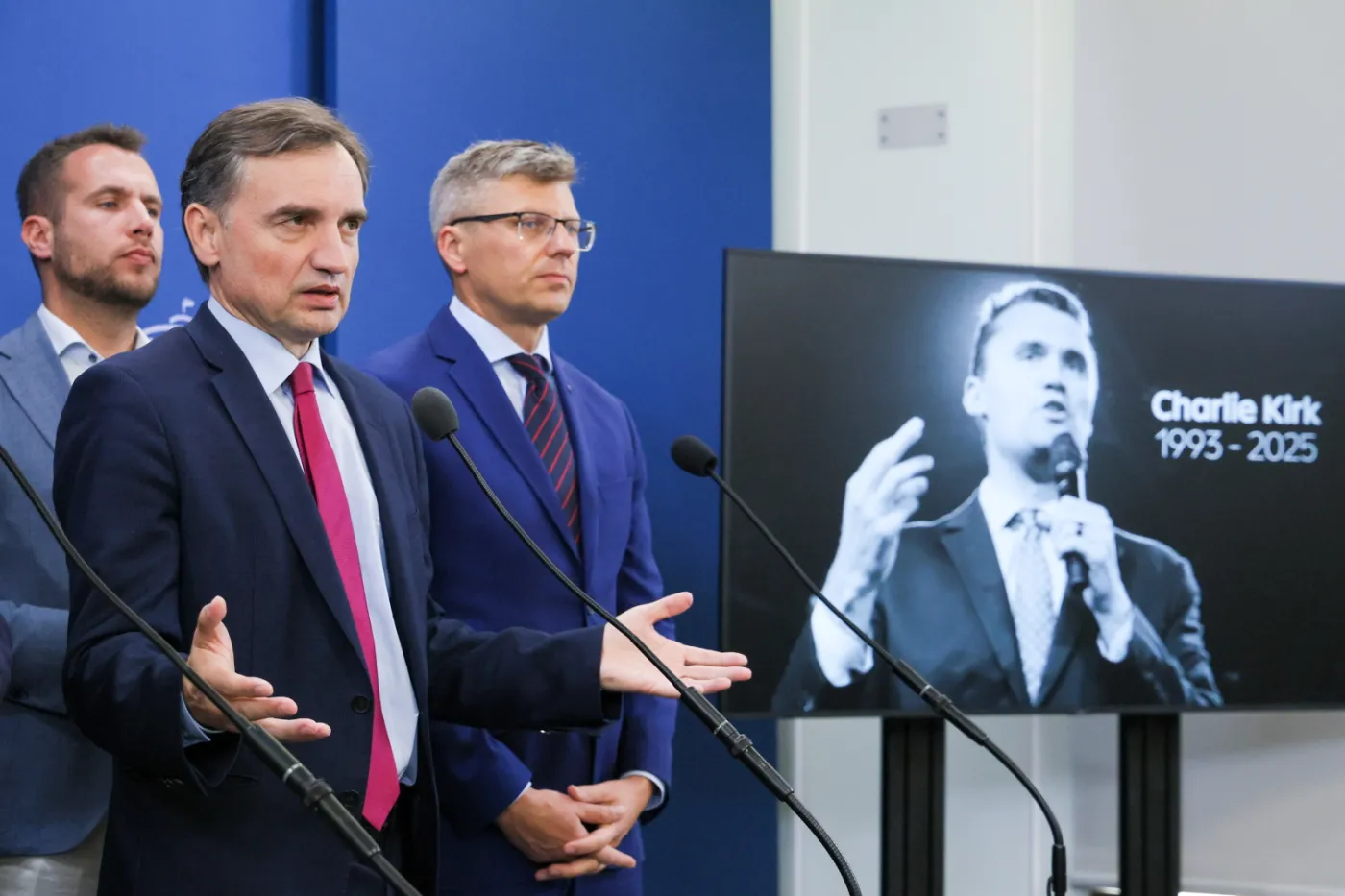 PiS bierze na tapet Charliego Kirka. Uderza w Antifę i chce ustawy "o obronie chrześcijan"