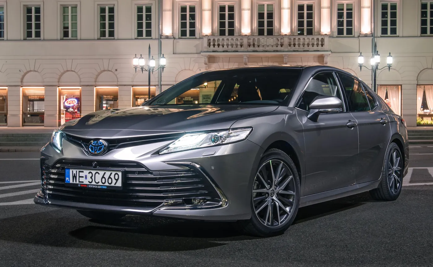 Nowa Toyota hitem po 60 tys. km. Hybryda 2.5 zdeklasowała rywali
