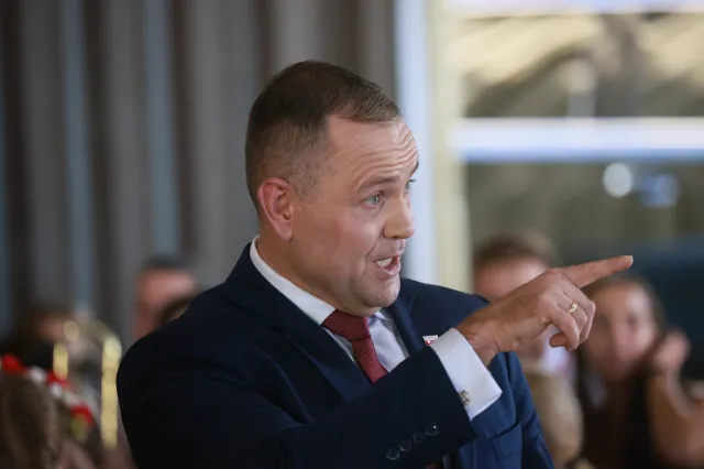 Nawrocki reaguje na krytykę: Nikogo nie zdradziłem. Zapobiegłem szturmowi pół miliona Ukraińców na urzędy