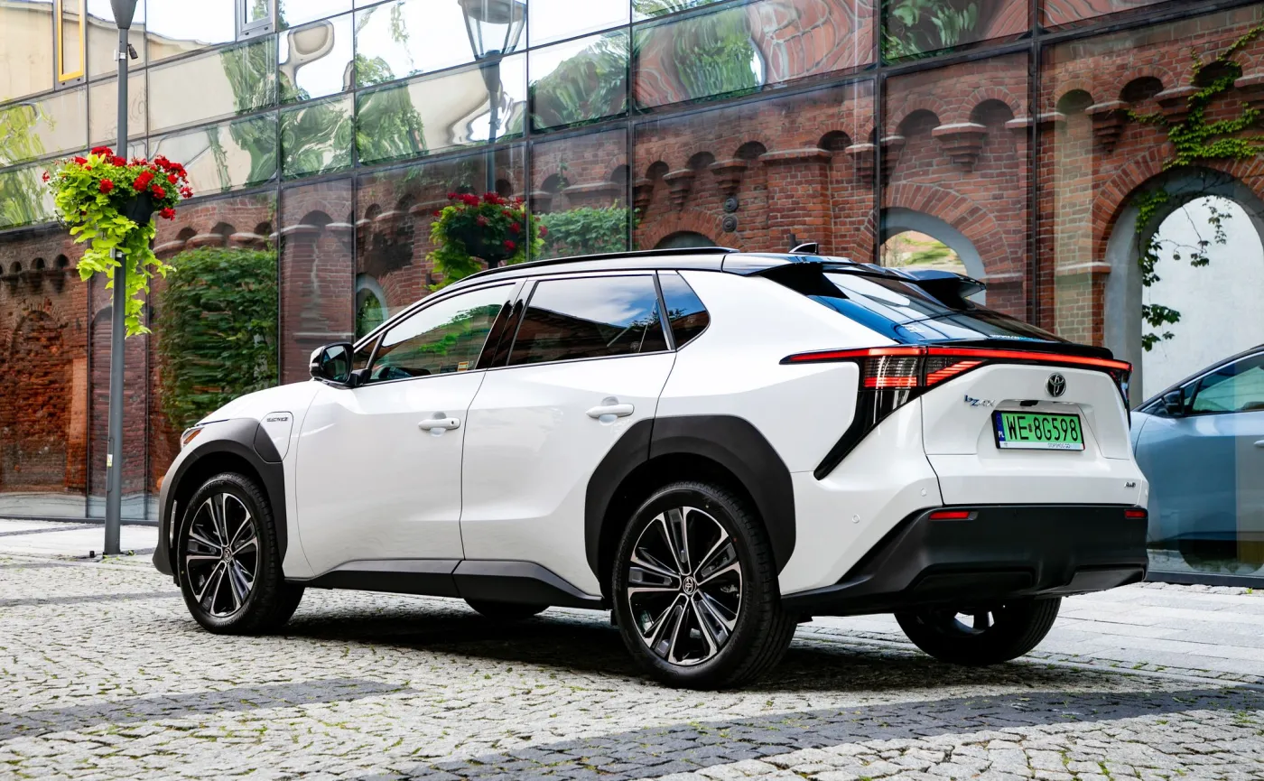 toyota-bz4x-37890170.jpg