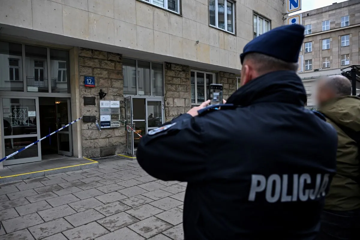 Atak na biuro PO w Warszawie. Sprawcy rzucili i podpalili koktajl Mołotowa