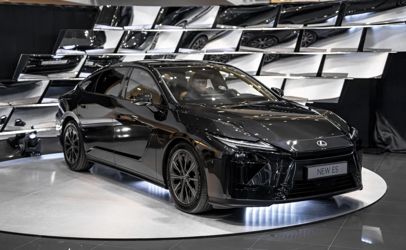 nowy-lexus-es-38934864.jpg