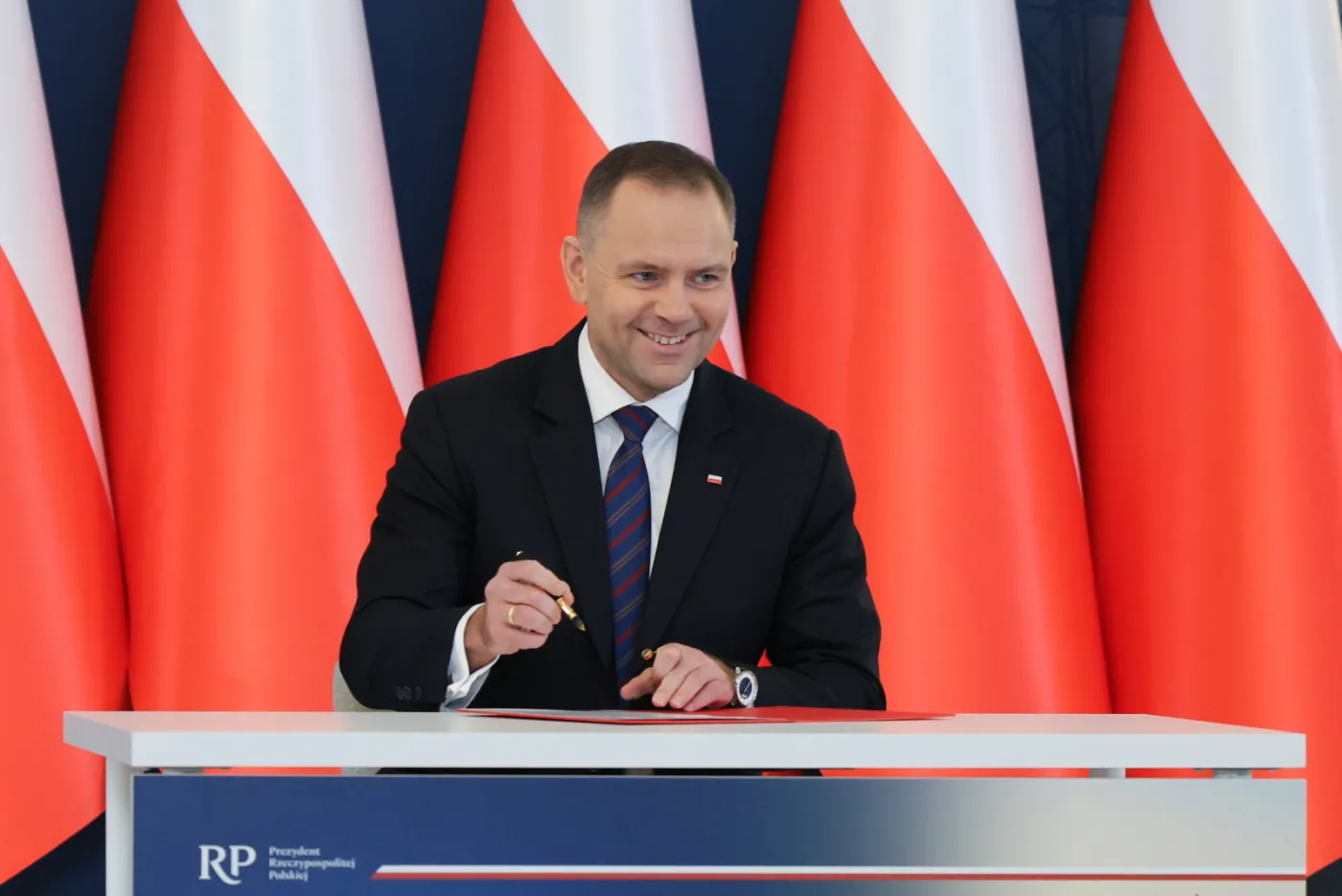 Polacy zapłacą mniej za prąd? Prezydent Nawrocki przedstawił projekt ustawy