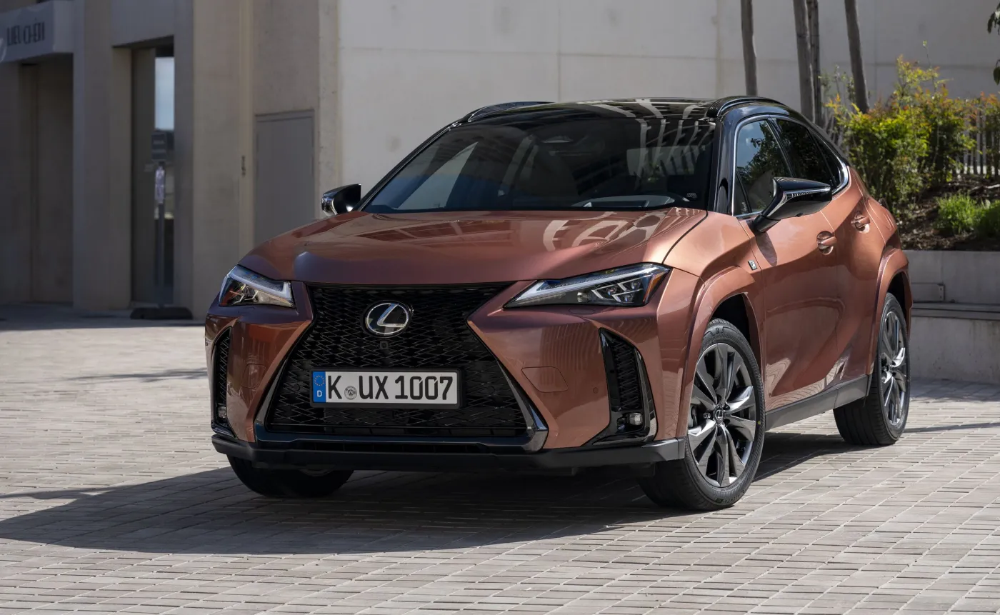 lexus-ux-300h-38340385.jpg